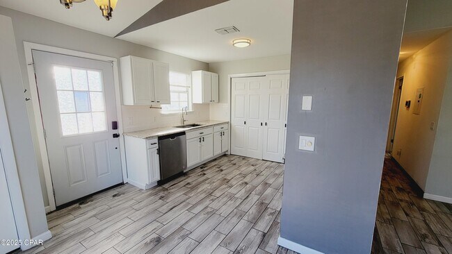 Building Photo - 1813 Arthur Ave