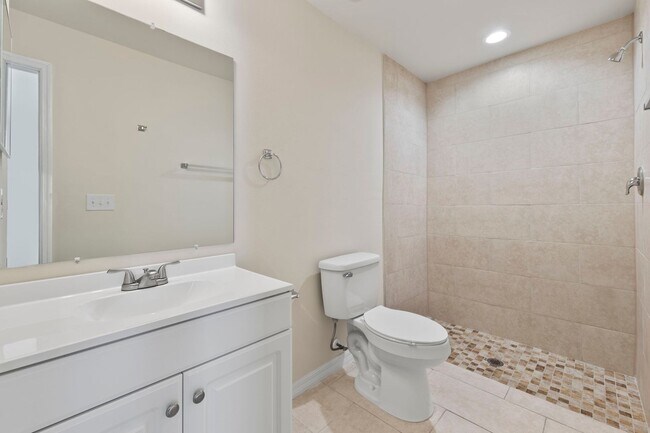 Building Photo - LB - Newly Constructed 3 bed 2 bath duplex with garage.