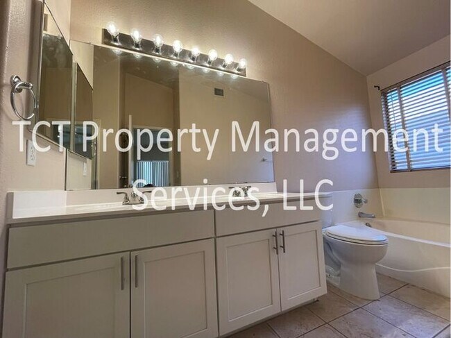 Building Photo - Charming 4 Bedroom in Great Location!