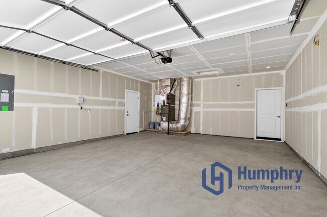 Building Photo - Beautiful home minutes from Costco