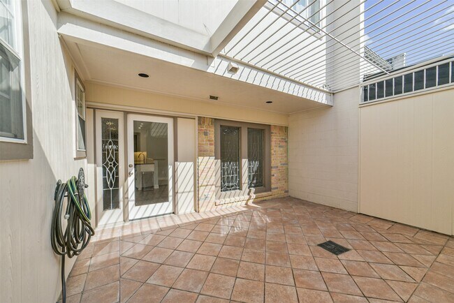 Building Photo - 4521 Acacia St