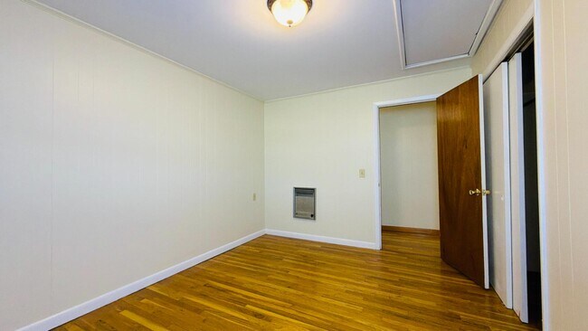 Building Photo - 494 Old Jonesboro Rd