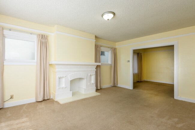 Building Photo - 823 Linden Ave