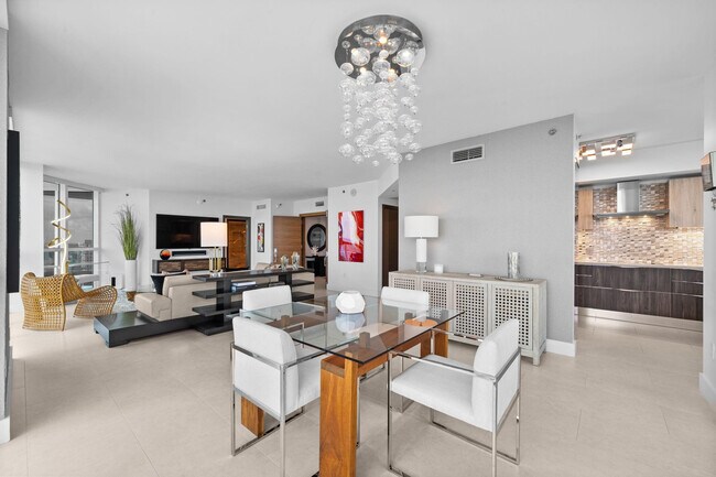 Building Photo - 101 S Fort Lauderdale Beach Blvd