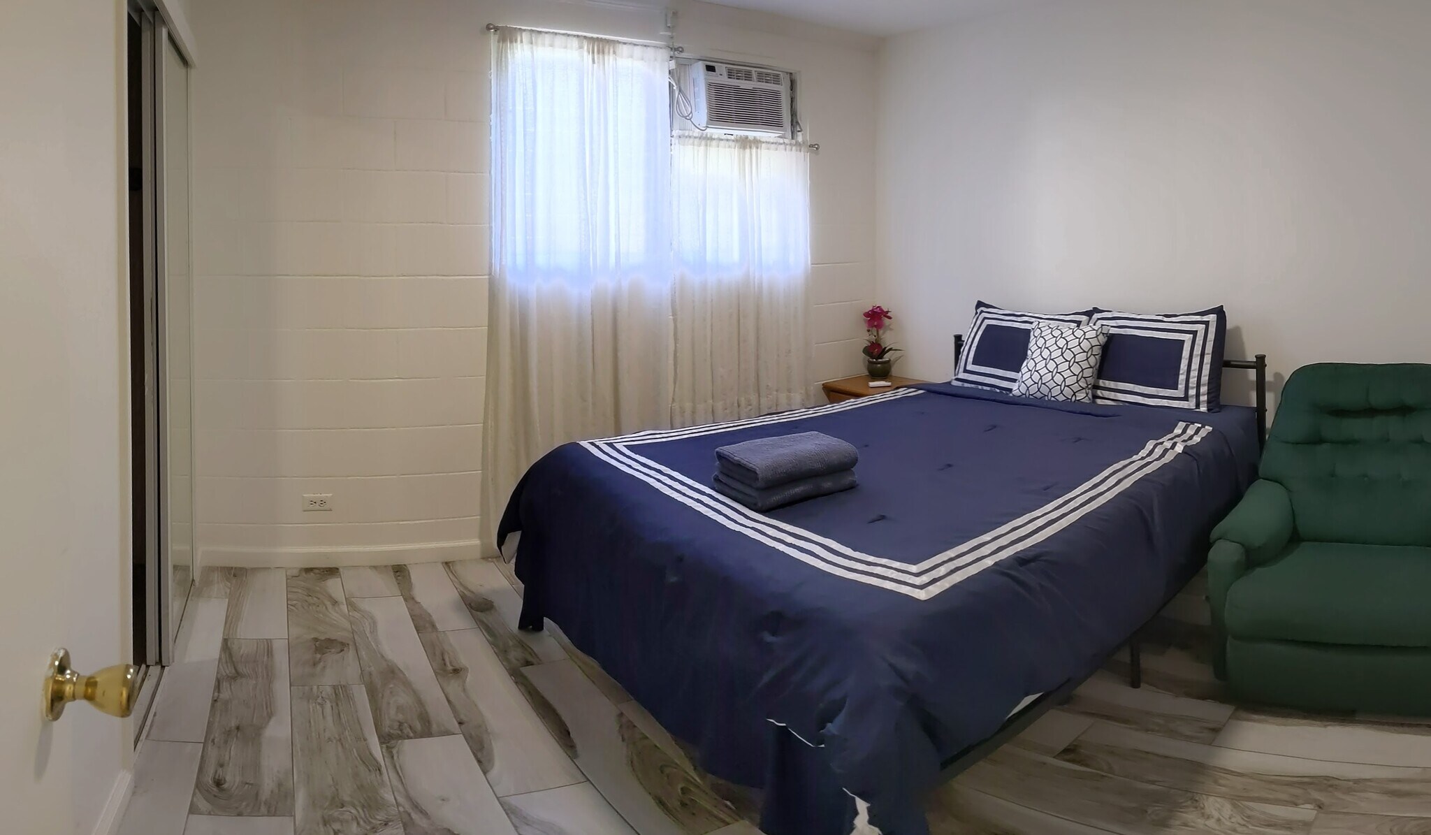 Building Photo - 2353 Dole St