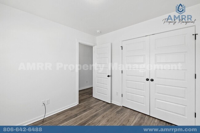 Building Photo - 300 Honeybee Ave