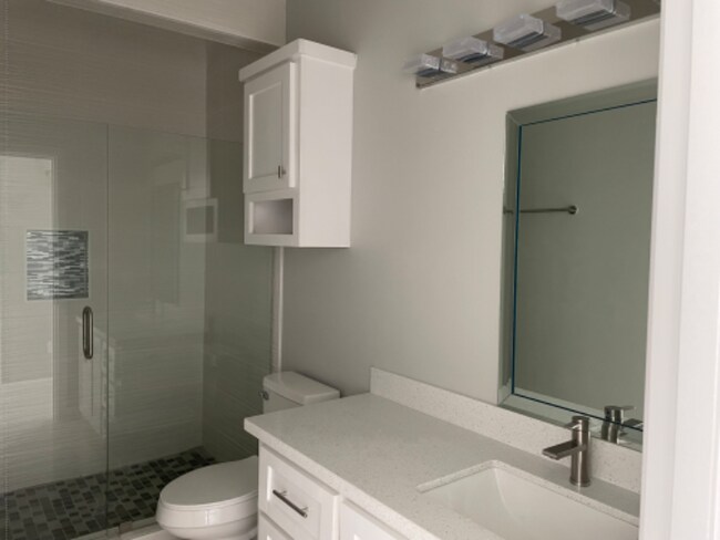 Building Photo - 2507 N Vineyard Ave