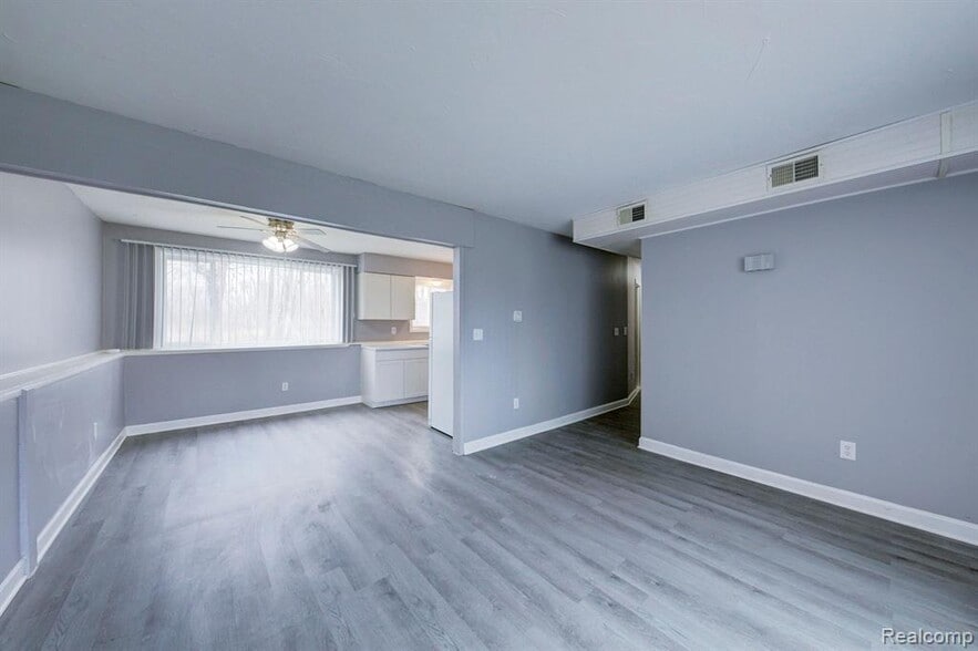 Lower Unit - 217 Glenmoor St