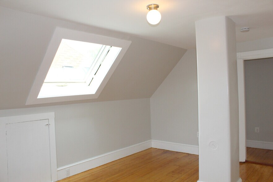 Building Photo - 61 Wenham St