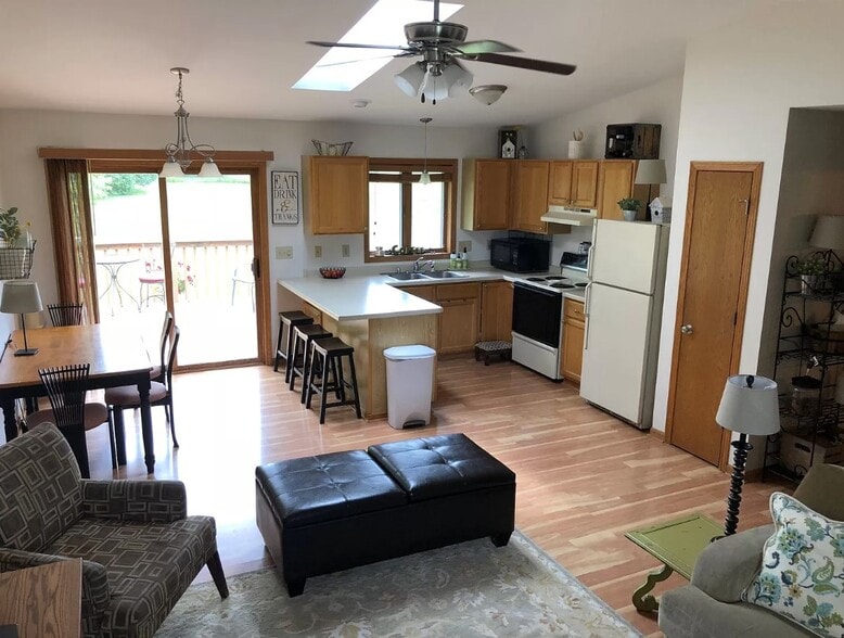 Building Photo - 204A E Parkview St