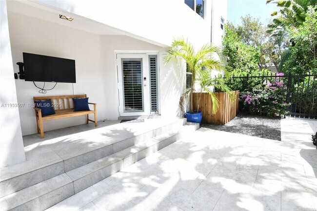 Building Photo - 2918 Bird Ave