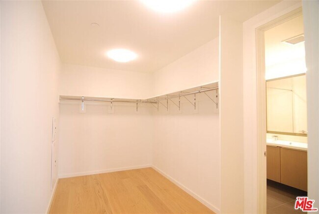 Building Photo - 889 Francisco St