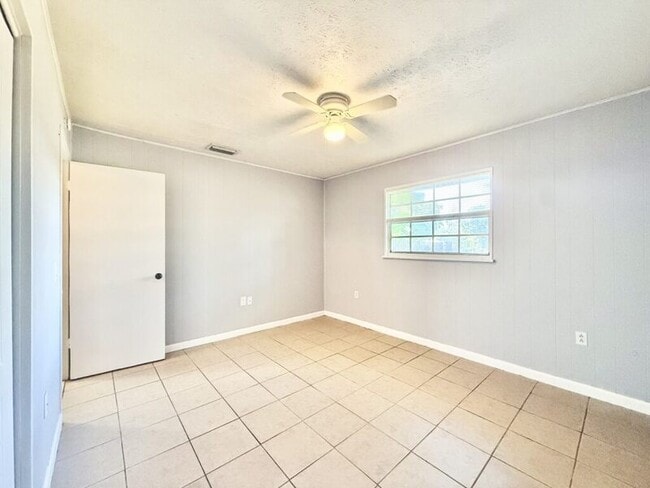 Building Photo - 1339 Eagleview Dr