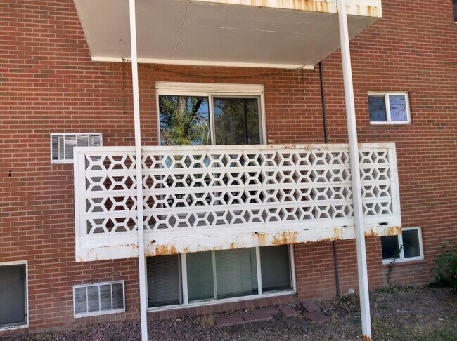 Building Photo - 1994 Elmira St
