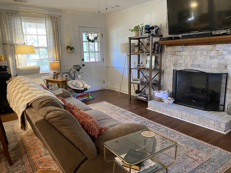 Living room - 5108 Bromley Ln