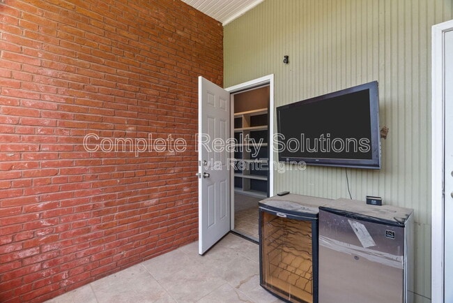 Building Photo - 2720 S Jefferson Ave