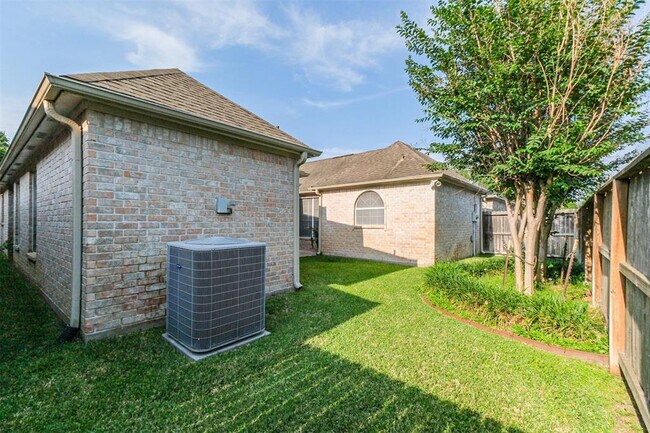 Building Photo - 19807 Excalibur Ct