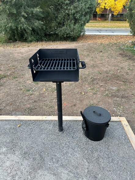 Building Photo - 926 James Ct