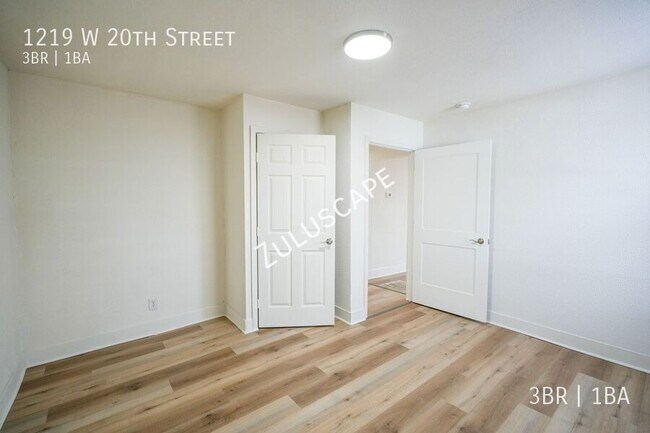 Building Photo - 1219 W 20th St