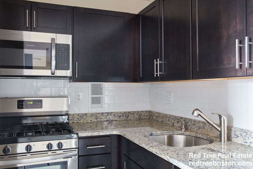 Building Photo - 185 Freeman St