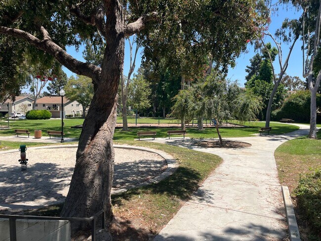 Building Photo - La Jolla Townhome For Rent