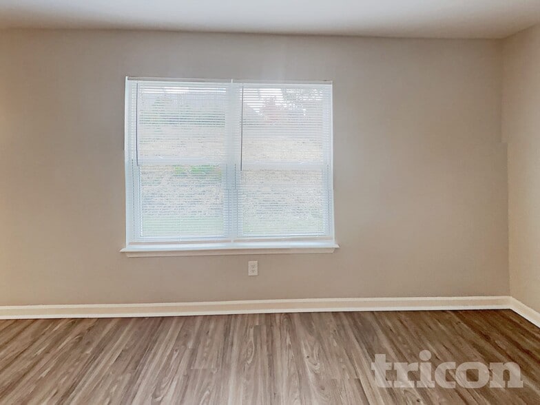 Building Photo - 1925 Buffalo Way