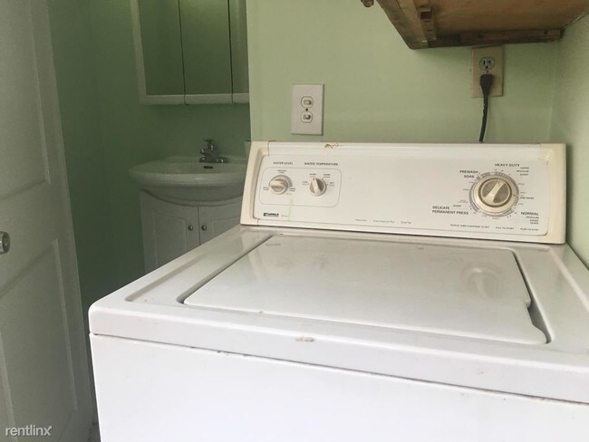 Building Photo - 3 br, 1.5 bath Townhome - 3033 Chatham St