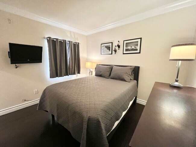 Building Photo - Meridian FURNISHED 2 BDR /2 BATH Luxury Condo - RESORT STYLE LIVING, 1-1/2 Blocks From The Heart ...