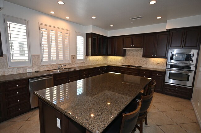 Building Photo - Spectacular Gated 3 Bed + Den, 2.5 Bath Townhouse in Newport Beach.