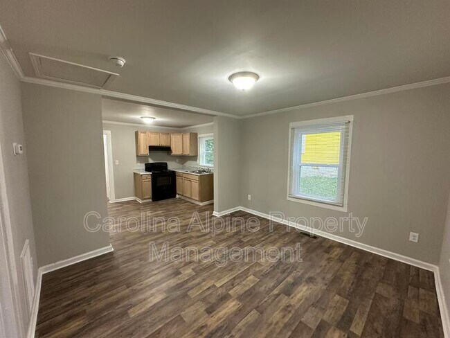 Building Photo - 416 Airline Ext