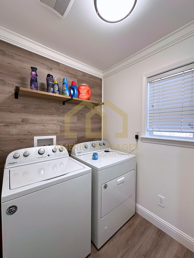 Building Photo - 1441 Crown Cir