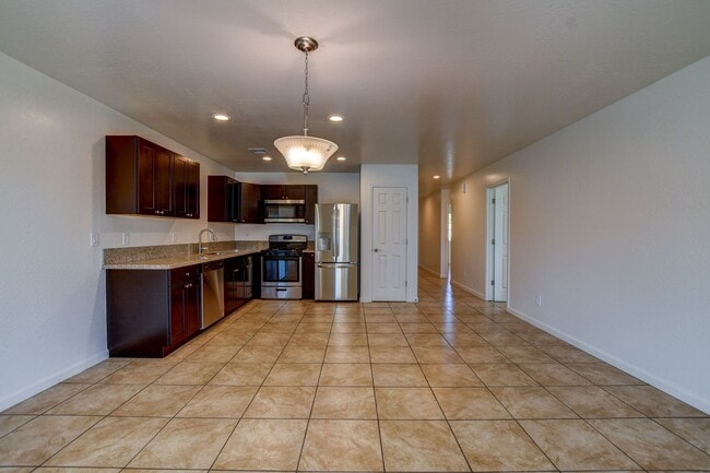 Building Photo - 7105 E Dodge Cir