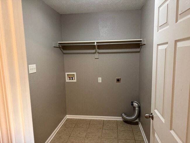 Building Photo - 32 Thunderbird Dr