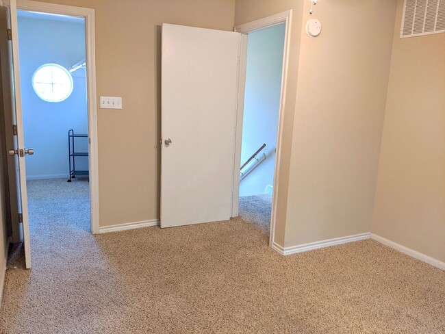 Building Photo - IMMEDIATE MOVE IN!!!  AMAZING 4 BED/3.5 BA...