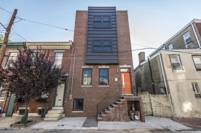 Building Photo - STUNNING NEW-CONSTRUCTION 4-BED, 3-BATH W/...