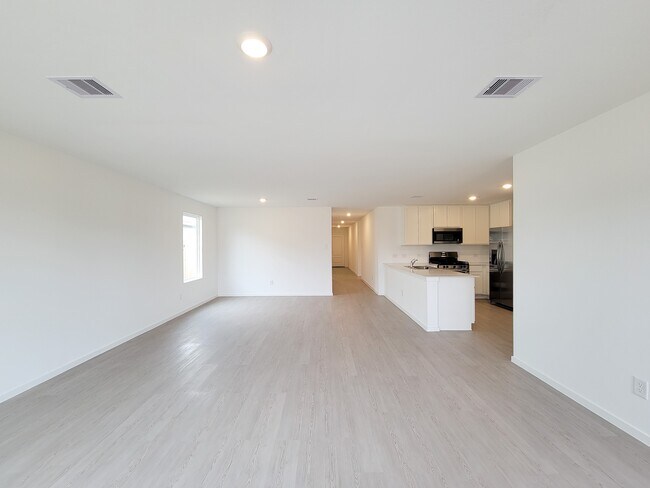 Building Photo - 15675 Plum Brk Dr