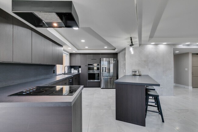 Building Photo - 205 E Harmon Ave
