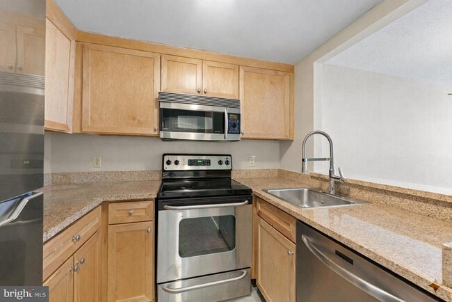 Building Photo - 1150 K St NW