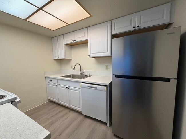 Building Photo - Fully Renovated 2-Bedroom Home with Spacious Layout in Prime Fair Oaks Location