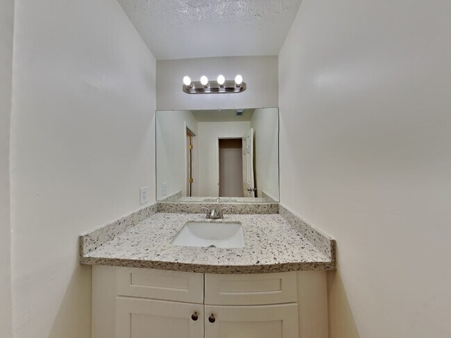 Building Photo - 10527 Mills Walk Dr