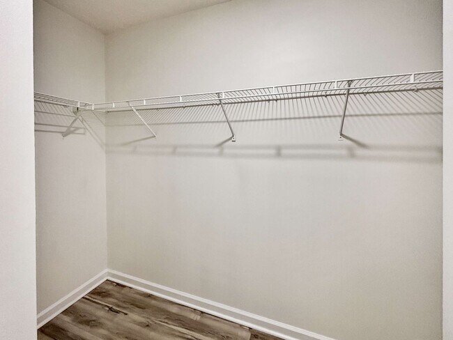 Building Photo - Spacious 5-Bedroom Home Near Lake Acworth!