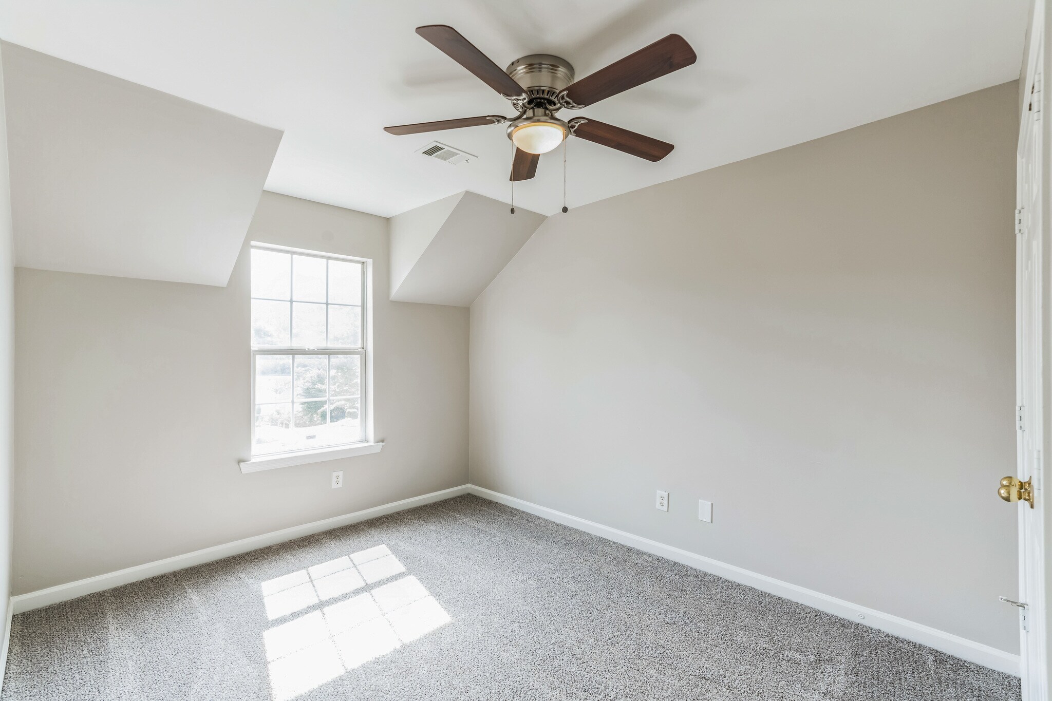 Building Photo - 2453 Lakebrooke Dr