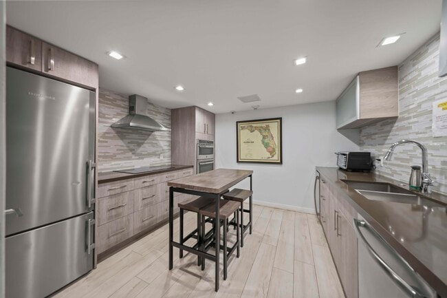 Building Photo - 3140 S Ocean Blvd