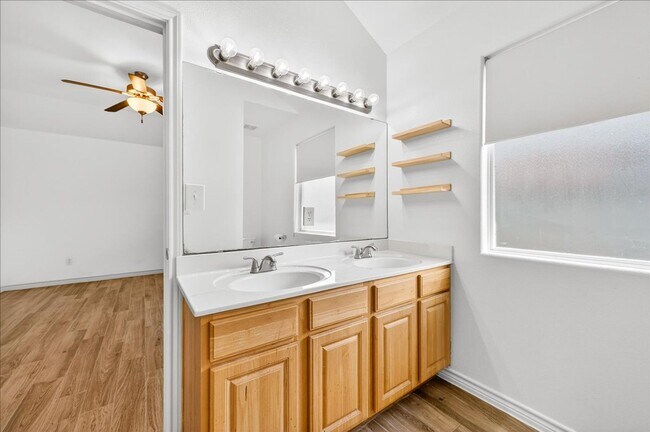 Building Photo - 2314 Blue Star Dr