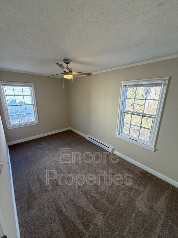 Building Photo - 402 Shaw St