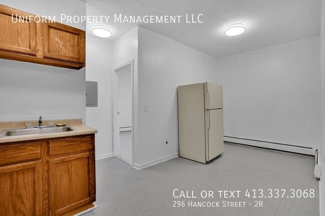 Building Photo - 296 Hancock St