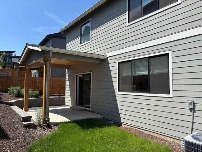 Building Photo - Home on Bend's Westside!