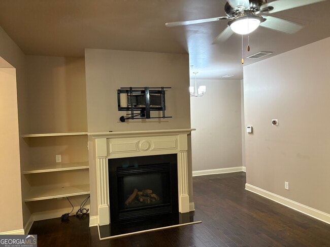 Building Photo - 2245 Knoxhill View