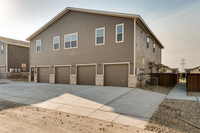 Building Photo - 635 Harvest Moon Dr