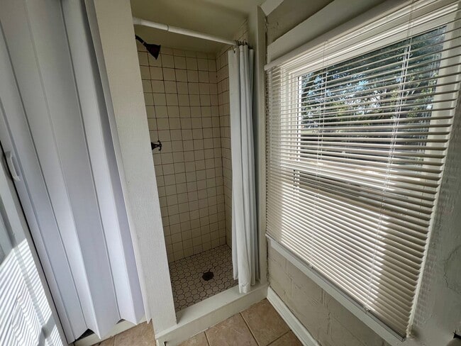 Building Photo - One bedroom, 1 bath house in Mebane